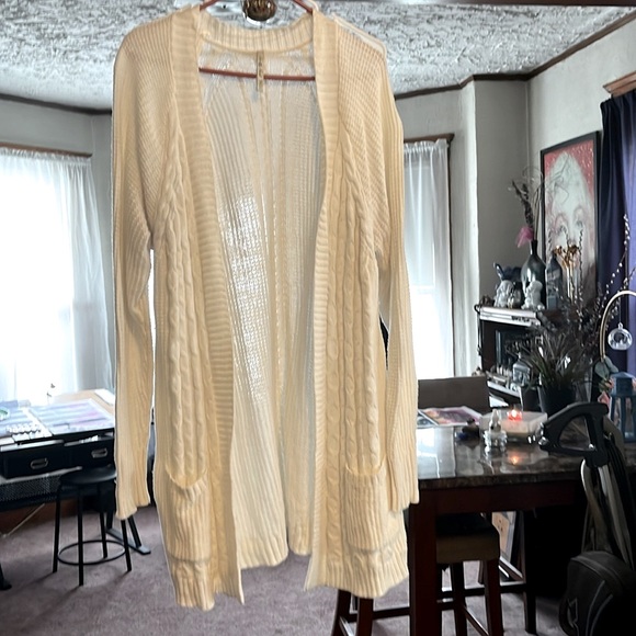 New w out tags white long sweater w pockets - Picture 1 of 3